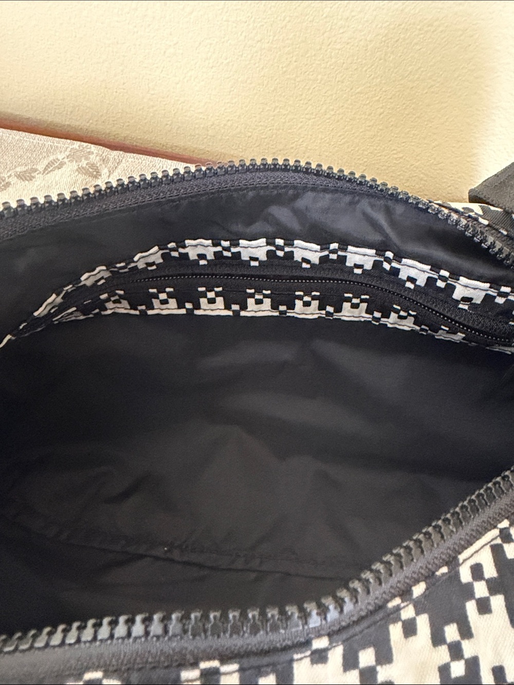 Baggu Black and White Pixel Gingham Medium Crescent Shoulder Bag, EUC - Picture 9 of 12